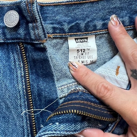 Vintage Levi’s Shorts - Picture 6 of 8